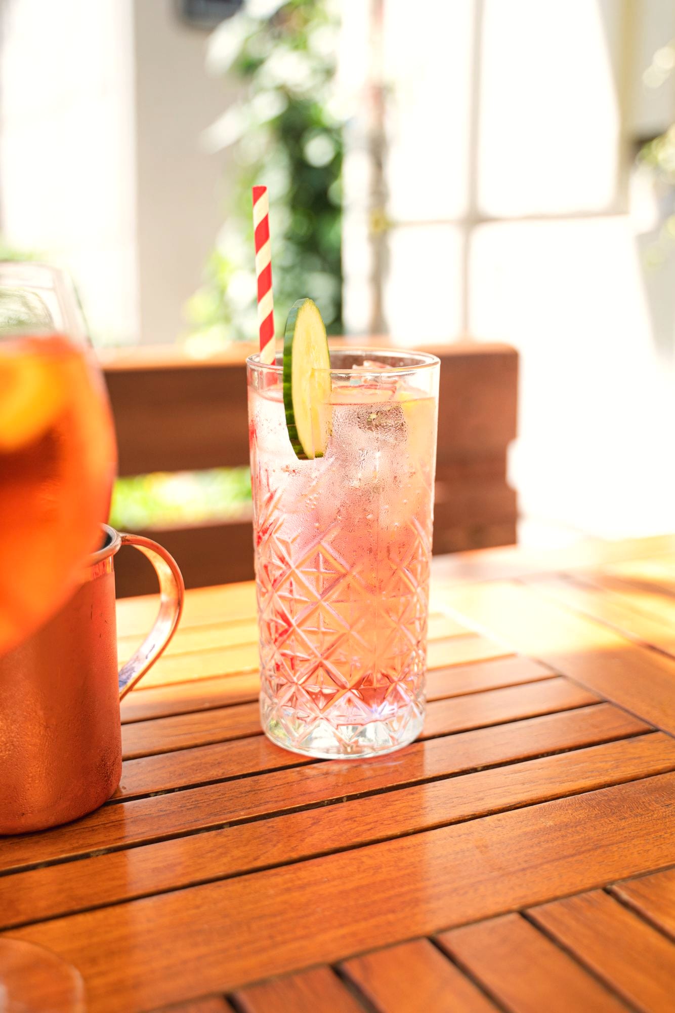 Café 1070 house spritzer creation with gerbera flower garnish — happy hour bar in Vienna's 7th
